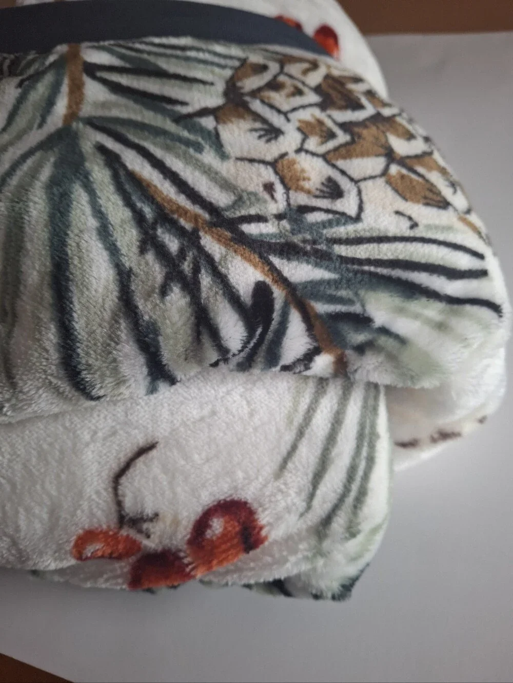 Christmas Broyhill Sherpa Throw Blanket in Green, Red, and White